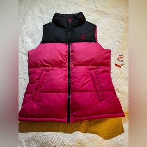 Reebok Outerware Puffer Vest size Medium in Pink and Black. NEW WITH TAGS!!
